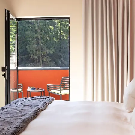 Domaine De L'eclaircie Otel *